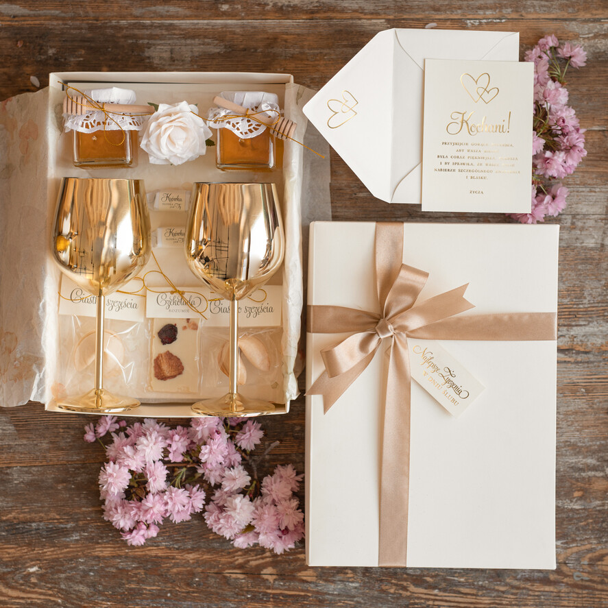 Prezenty dla Młodej Pary  zestawy i akcesoria do wina i drinków prezent z okazji ślubu dla Młodej Pary, w co zapakować pieniądze dla nowożeńców, pomysł na prezent dla Młodej Pary0