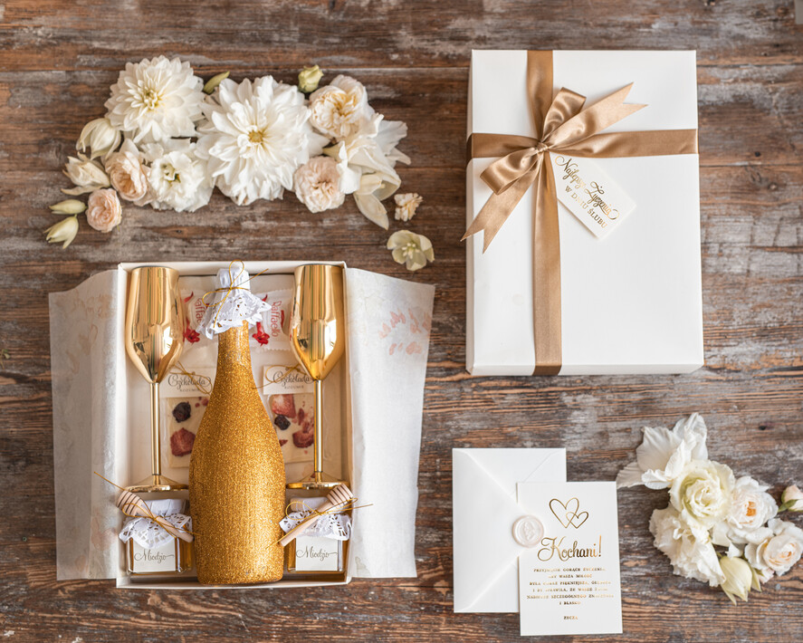  Prezenty dla Młodej Pary  zestawy i akcesoria do wina i drinków prezent z okazji ślubu dla Młodej Pary, Co dać nowożeńcom zamiast kwiatów0