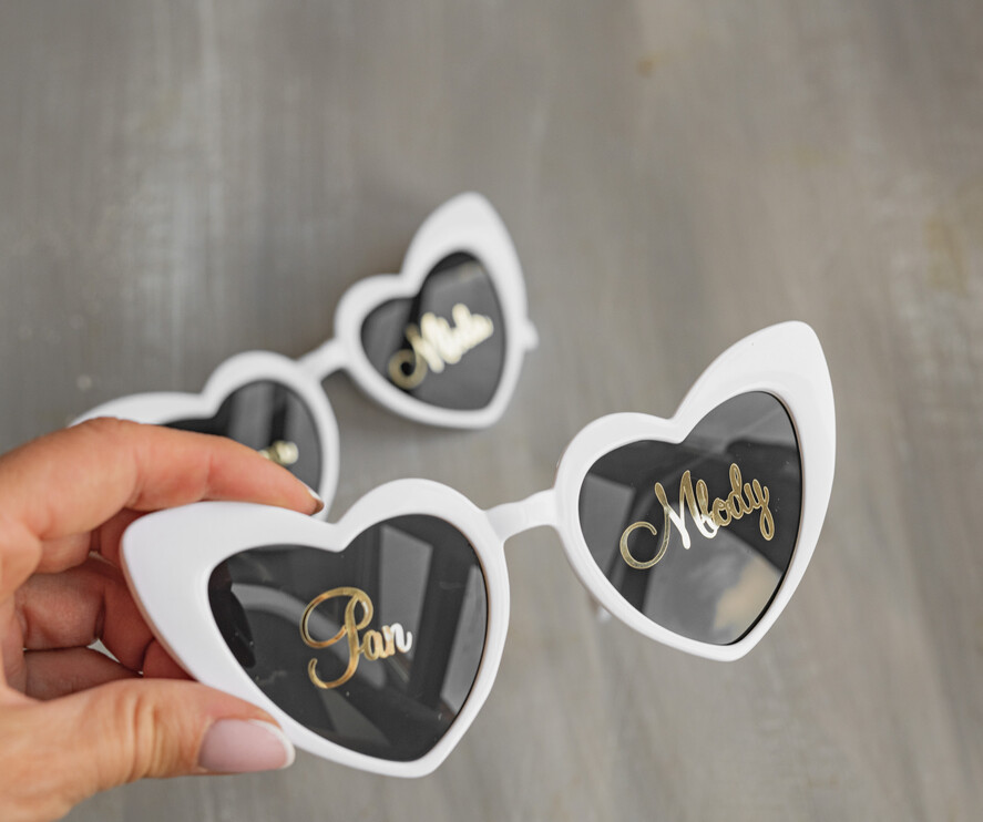  Prezenty dla Młodej Pary  Skarbonki, skrzynki na klucze, pudełka na pieniądze   fajny pomysł na prezent dla Pary Młodej okulary na sesję zdjęciową, okulary dla Pary Młodej, komplet okularów dla Pary Młodej, okulary w kształcie serca1