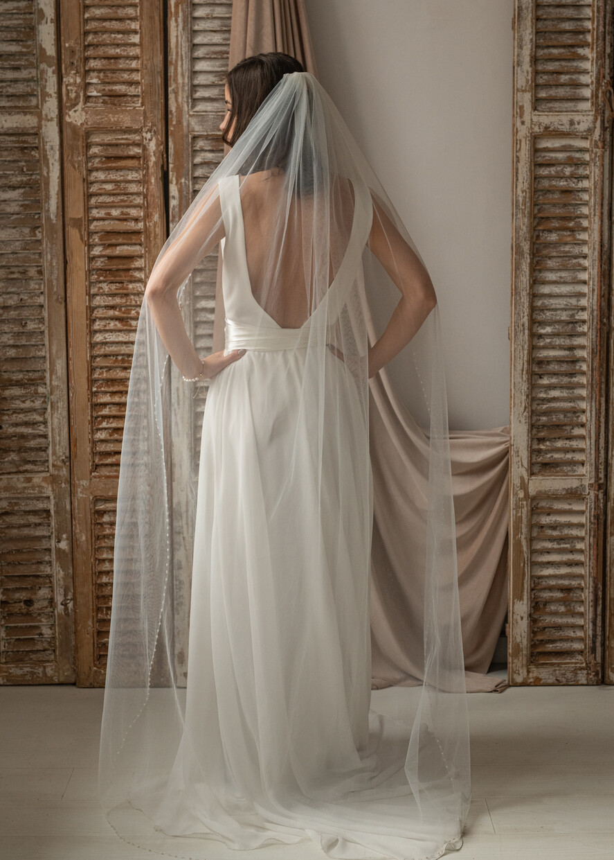 Panna Młoda  Welony długi welon ślubny wykończony delikatnymi krysztalkami, delikatny długi welon dla panny młodej 0