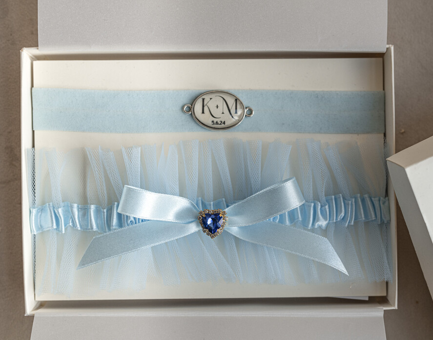 Panna Młoda  podwiązki ślubne podwiązka dla Panny Młodej, podwiązka ślubna z inicjałami, niebieska podwiązka ślubna, elegancka i subtelna podwiązka dla Panny Młodej z inicjałami9