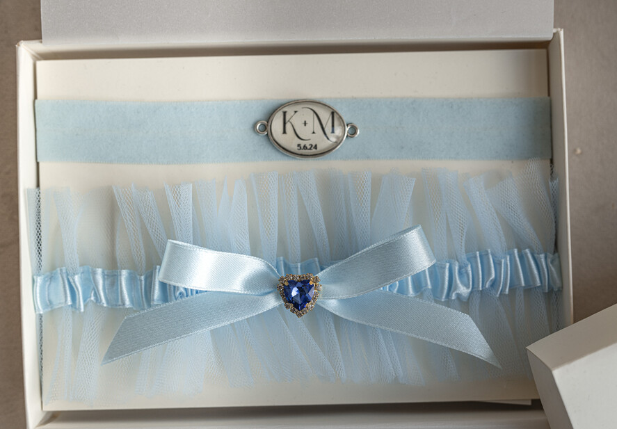 Panna Młoda  podwiązki ślubne podwiązka dla Panny Młodej, podwiązka ślubna z inicjałami, niebieska podwiązka ślubna, elegancka i subtelna podwiązka dla Panny Młodej z inicjałami11