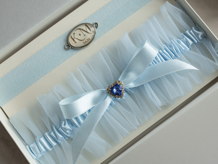 Panna Młoda  podwiązki ślubne podwiązka dla Panny Młodej, podwiązka ślubna z inicjałami, niebieska podwiązka ślubna, elegancka i subtelna podwiązka dla Panny Młodej z inicjałami4