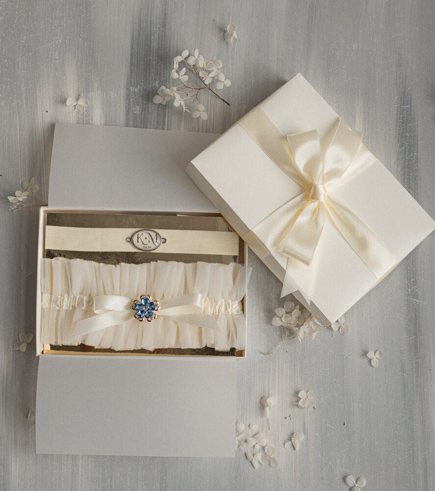 Panna Młoda  podwiązki ślubne tiulowa podwiązka dla Panny Młodej, podwiązki dla Panny Młodej z ozdobnymi kamieniami, dwie podwiązki ślubne, podwiązka dla Panny Młodej z inicjałami Pary Młodej1