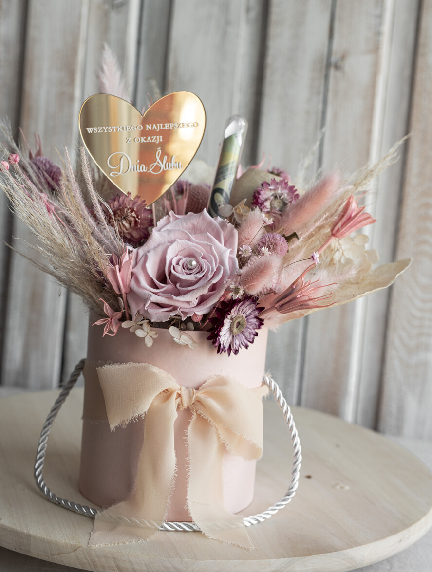  Prezenty dla Młodej Pary  flowerbox, kartki z życzeniami, pudełka na prezenty prezent dla Pary Młodej flowerbox z suszonych kwiatów, pomysł na wręczenie pieniędzy Parze Młodej, kwiaty dla Pary Młodej w pudełku, kompozycja z suszonych kwiatów 3