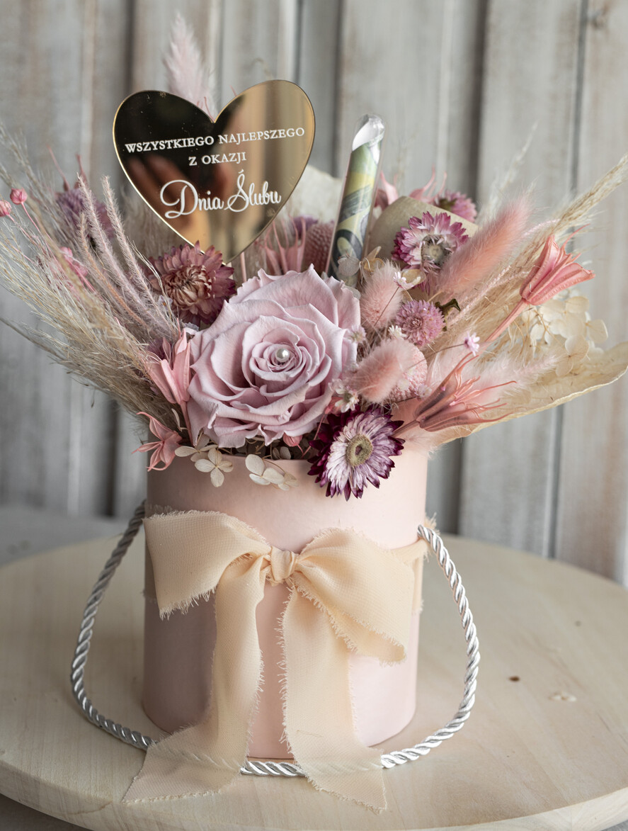  Prezenty dla Młodej Pary  flowerbox, kartki z życzeniami, pudełka na prezenty prezent dla Pary Młodej flowerbox z suszonych kwiatów, pomysł na wręczenie pieniędzy Parze Młodej, kwiaty dla Pary Młodej w pudełku, kompozycja z suszonych kwiatów 6