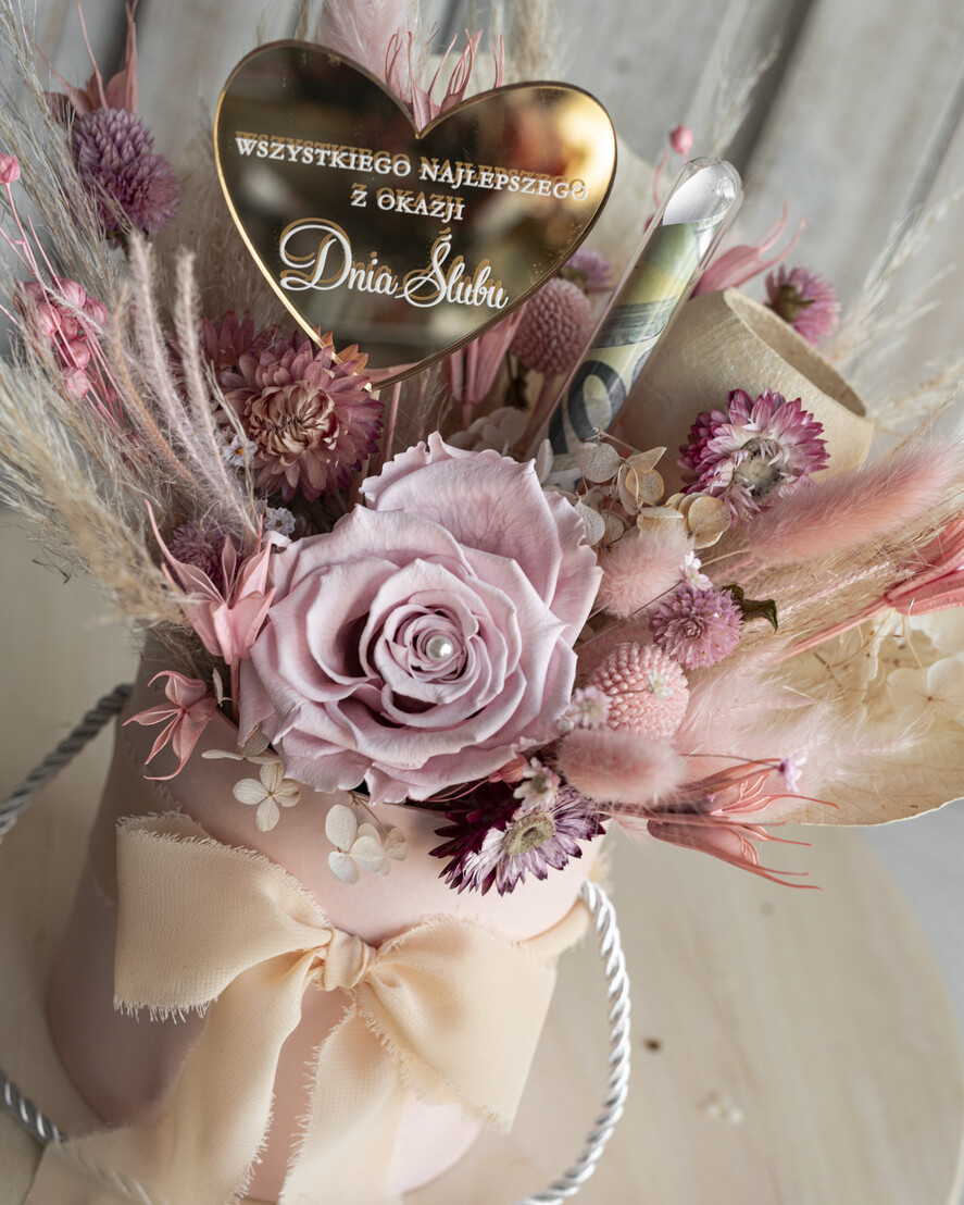  Prezenty dla Młodej Pary  flowerbox, kartki z życzeniami, pudełka na prezenty prezent dla Pary Młodej flowerbox z suszonych kwiatów, pomysł na wręczenie pieniędzy Parze Młodej, kwiaty dla Pary Młodej w pudełku, kompozycja z suszonych kwiatów 0