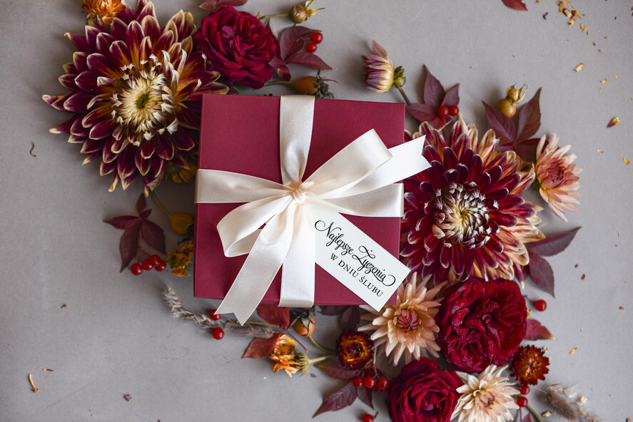  Prezenty dla Młodej Pary  flowerbox, kartki z życzeniami, pudełka na prezenty pomysł na prezent dla Pary Młodej pamiątkowa kartka w pudełku dla Młodej Pary drewniane serce opakowanie na pieniądze dla nowożeńców3