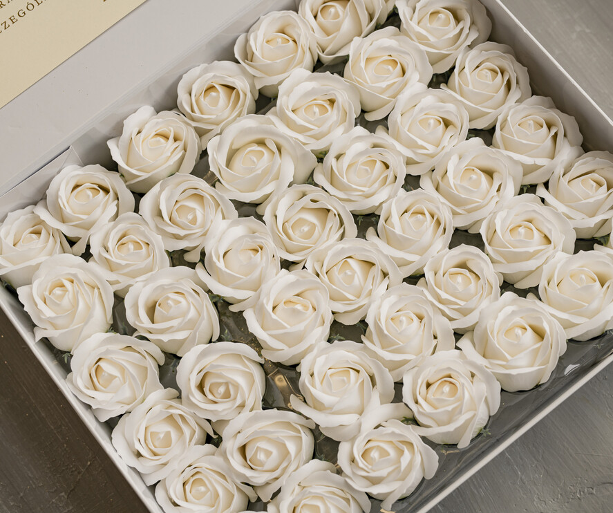  Prezenty dla Młodej Pary  flowerbox, kartki z życzeniami, pudełka na prezenty Pudełko pełne róż, ozdobne pudełko z mydlanymi różami i kartką, pudełko prezentowe z dedykacja dla Młodej Pary, pudełko wypełnione mydlanymi różami 3