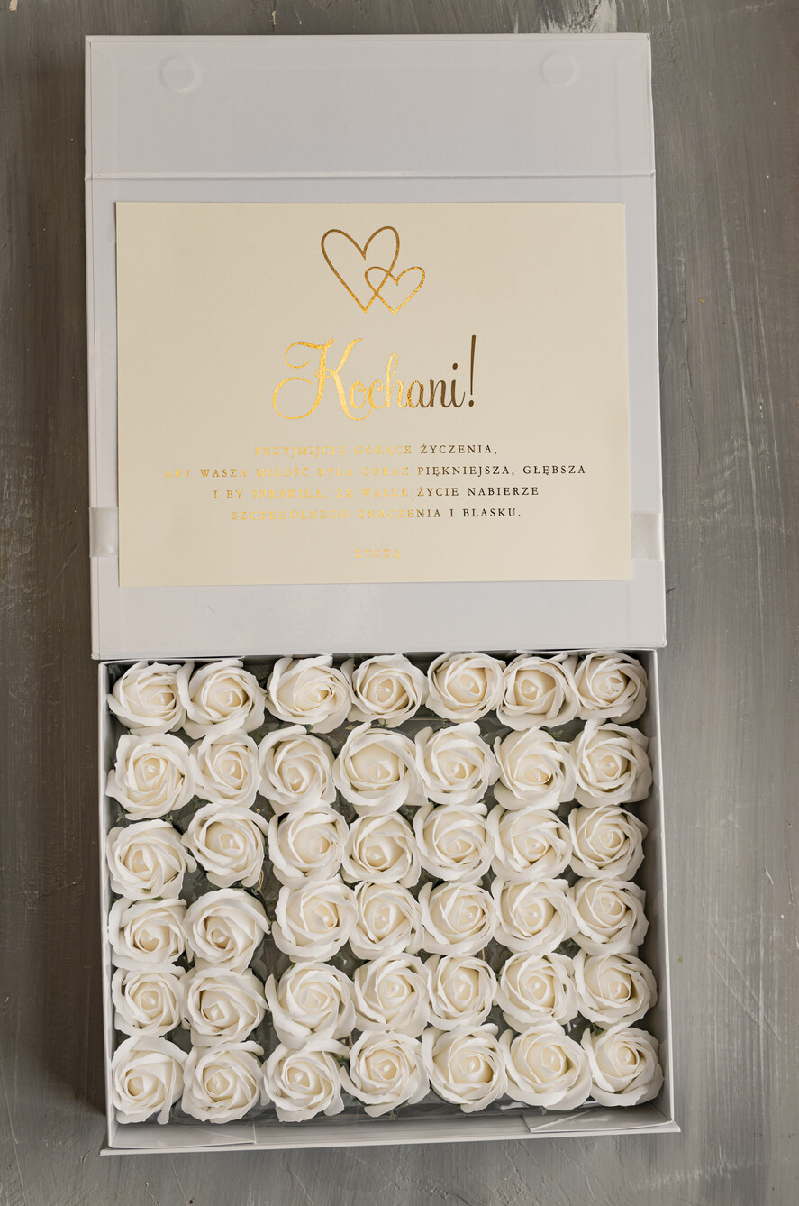 Prezenty dla Młodej Pary  flowerbox, kartki z życzeniami, pudełka na prezenty Pudełko pełne róż, ozdobne pudełko z mydlanymi różami i kartką, pudełko prezentowe z dedykacja dla Młodej Pary, pudełko wypełnione mydlanymi różami 5