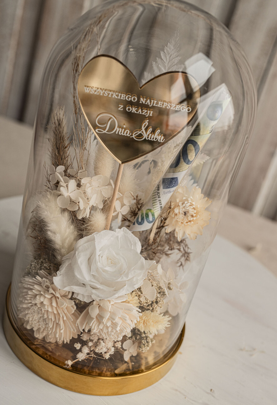  Prezenty dla Młodej Pary  flowerbox, kartki z życzeniami, pudełka na prezenty prezenty z okazji ślubu dla Pary Młodej, kwiaty w szklanej kopule, kompozycja kwiatowa w szklanej kopule, fiolka na pieniądze dla młodej pary, suszone kwiaty w szkle1