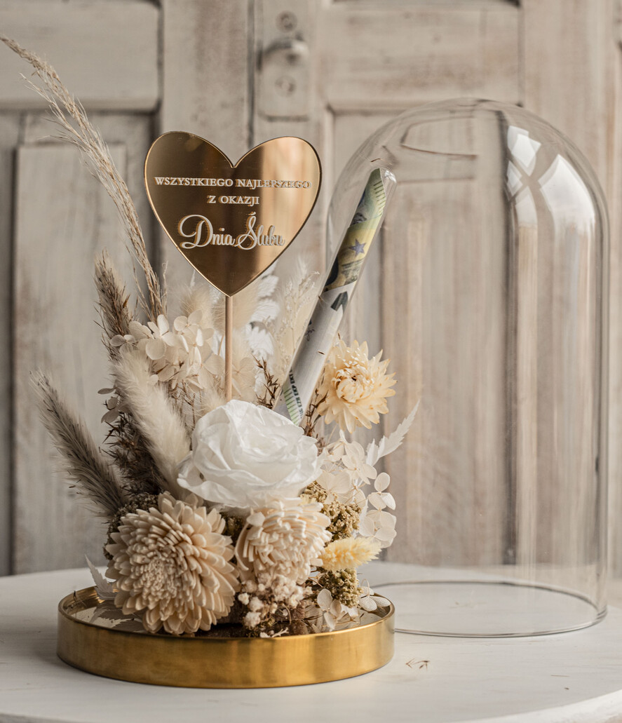  Prezenty dla Młodej Pary  flowerbox, kartki z życzeniami, pudełka na prezenty prezenty z okazji ślubu dla Pary Młodej, kwiaty w szklanej kopule, kompozycja kwiatowa w szklanej kopule, fiolka na pieniądze dla młodej pary, suszone kwiaty w szkle4