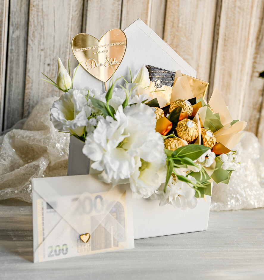  Prezenty dla Młodej Pary  flowerbox, kartki z życzeniami, pudełka na prezenty Wyjątkowy flowerbox ze sztucznymi kwiatami i słodyczami to piękny prezent dla Młodej Pary – oryginalny upominek na ślub lub wesele, Prezent dla Młodej Pary3