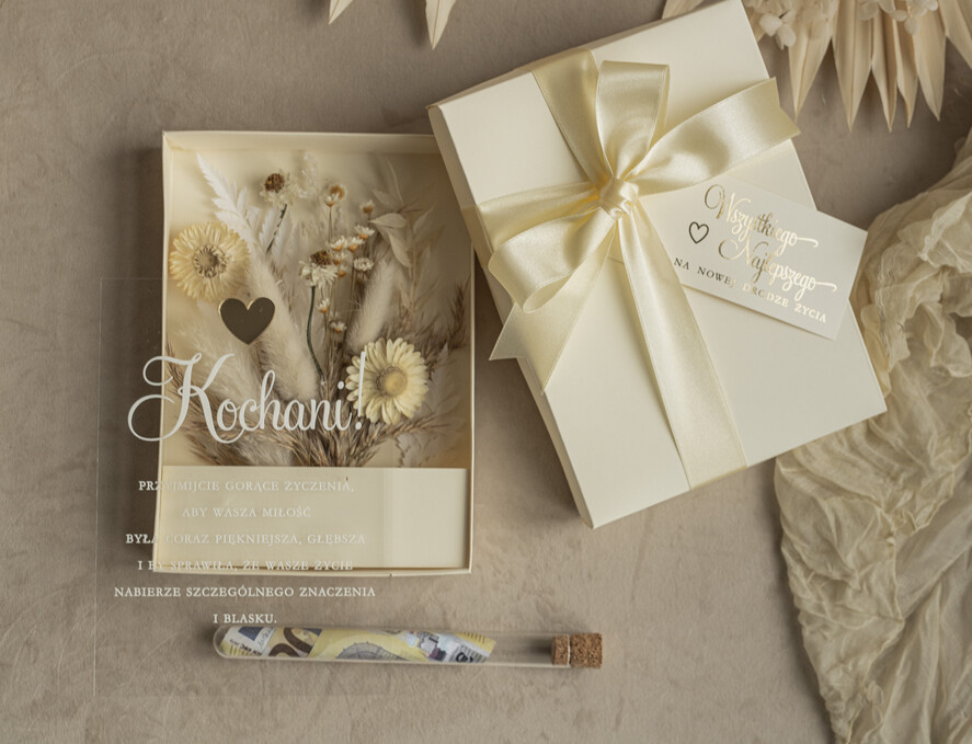  Prezenty dla Młodej Pary  flowerbox, kartki z życzeniami, pudełka na prezenty Welurowe pudełko na pieniądze dla Młodej Pary, Pamiątka Ślubu wraz z zyczeniami pudełko na pieniądze dla Nowożeńców, pleksowa kartka z życzeniami0