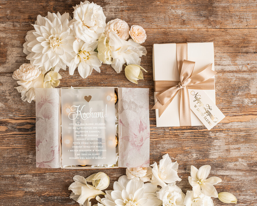  Prezenty dla Młodej Pary  flowerbox, kartki z życzeniami, pudełka na prezenty Pomysłowy prezent na ślub dla Młodej Pary flower box bombonierka z kwiatami pudeleczko na pieniadze 1
