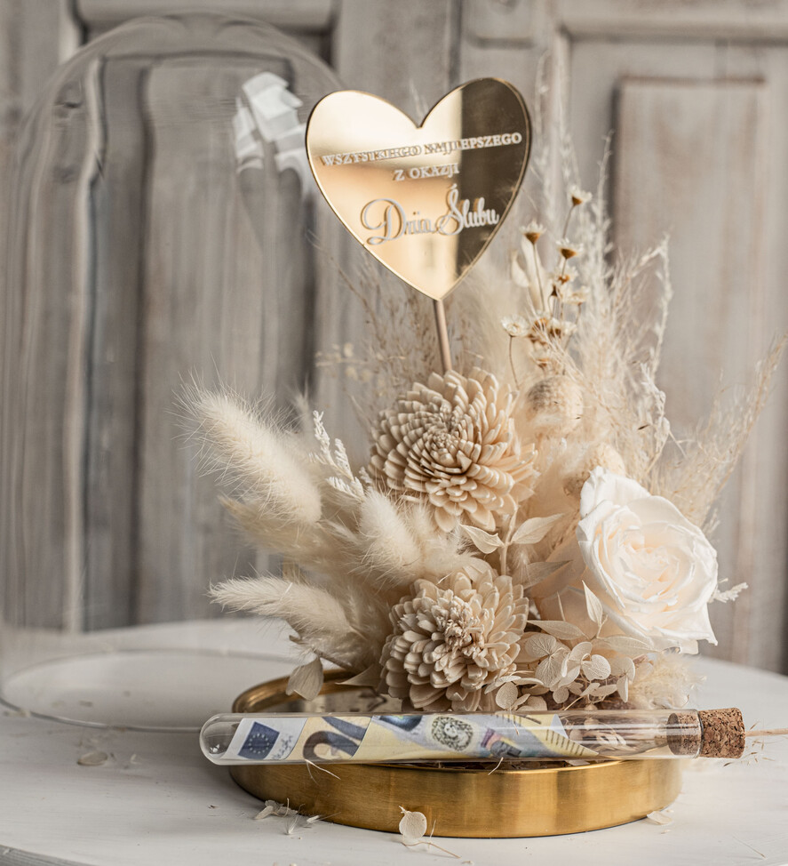  Prezenty dla Młodej Pary  flowerbox, kartki z życzeniami, pudełka na prezenty prezenty z okazji ślubu dla Pary Młodej, w co zapakować pieniądze dla pary młodej, kompozycja kwiatowa w szklanej kopule, fiolka na pieniądze dla młodej pary, flowerbox z suszków8