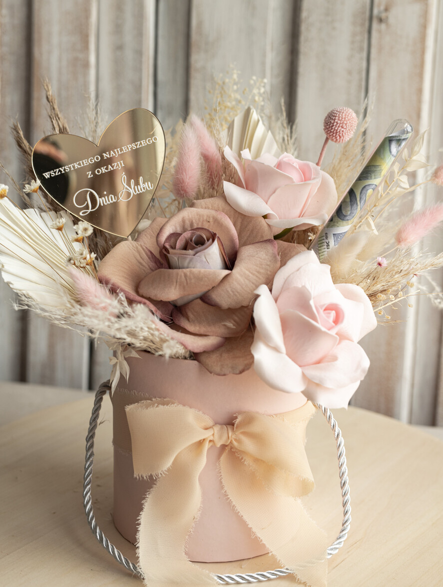  Prezenty dla Młodej Pary  flowerbox, kartki z życzeniami, pudełka na prezenty kwiaty dla Pary Młodej flowerbox z suszonych kwiatów, pomysł na wręczenie pieniędzy Parze Młodej, kwiaty dla Pary Młodej w pudełku, kompozycja z suszonych kwiatów 0