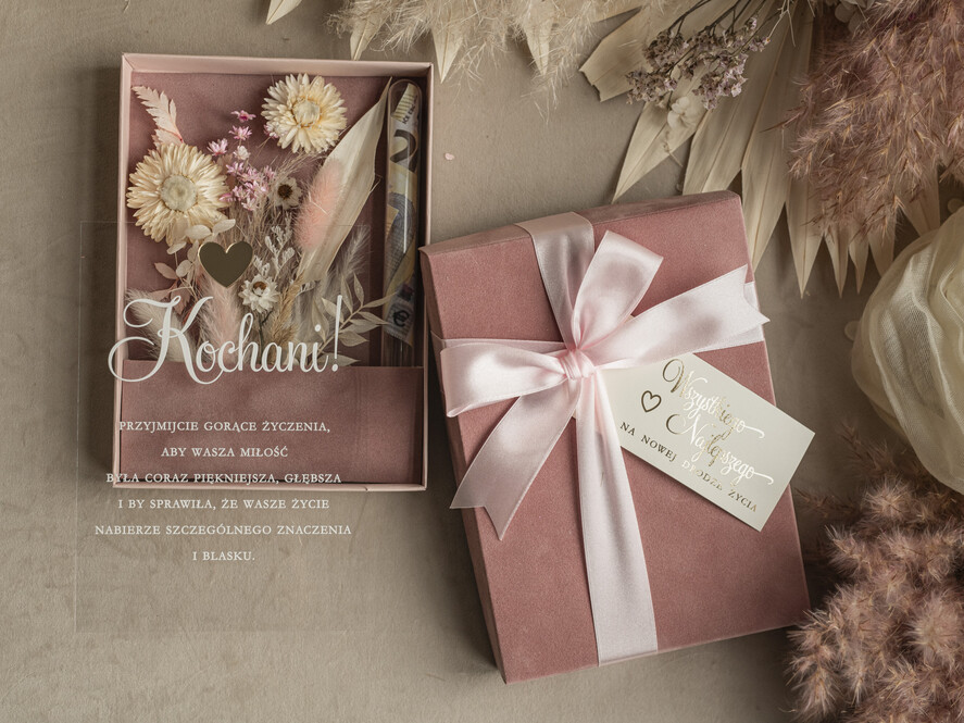  Prezenty dla Młodej Pary  flowerbox, kartki z życzeniami, pudełka na prezenty Welurowe pudełko na pieniądze dla Młodej Pary, Pamiątka Ślubu wraz z zyczeniami pudełko na pieniądze dla Nowożeńców, pleksowa kartka z życzeniami1