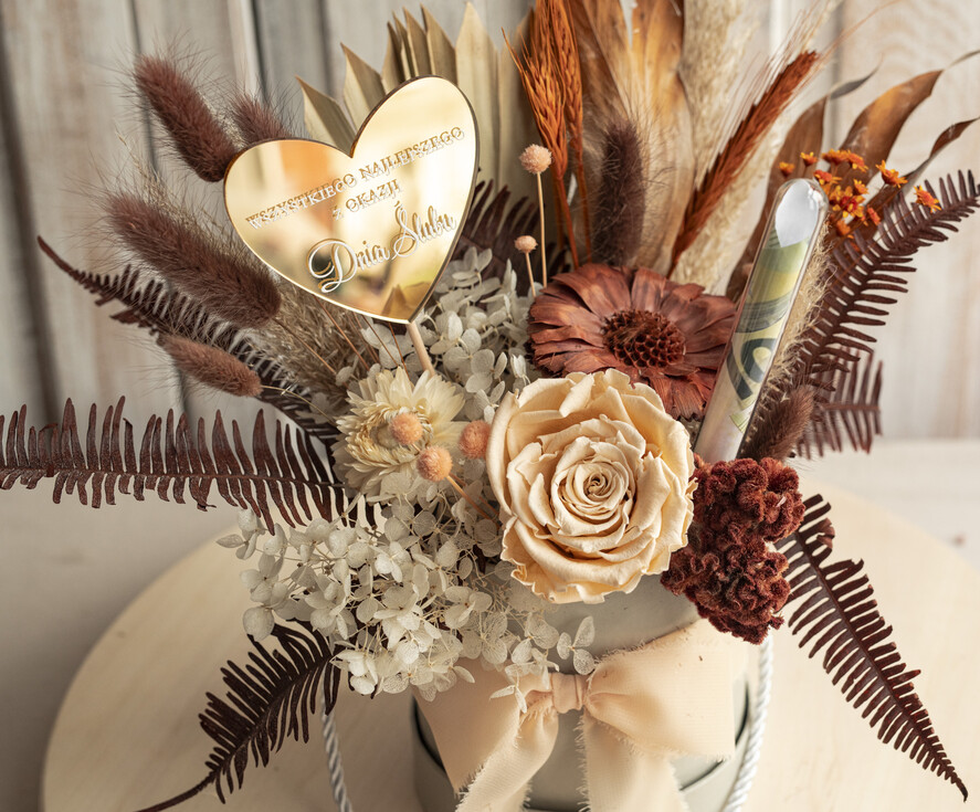  Prezenty dla Młodej Pary  flowerbox, kartki z życzeniami, pudełka na prezenty pomysł na prezent dla Pary Młodej flowerbox z suszonych kwiatów, pomysł na wręczenie pieniędzy Parze Młodej, kwiaty dla Pary Młodej w pudełku, kompozycja z suszonych kwiatów2