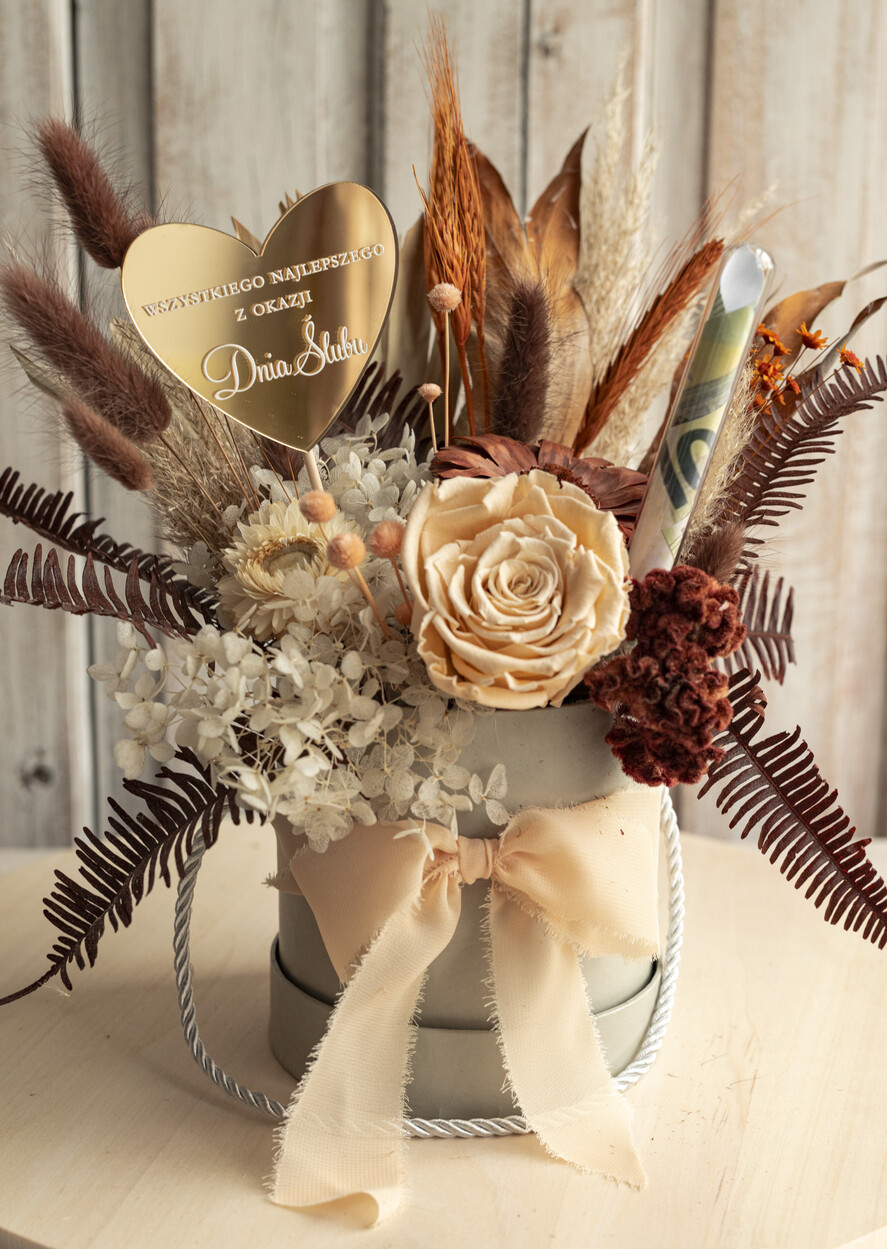  Prezenty dla Młodej Pary  flowerbox, kartki z życzeniami, pudełka na prezenty pomysł na prezent dla Pary Młodej flowerbox z suszonych kwiatów, pomysł na wręczenie pieniędzy Parze Młodej, kwiaty dla Pary Młodej w pudełku, kompozycja z suszonych kwiatów0