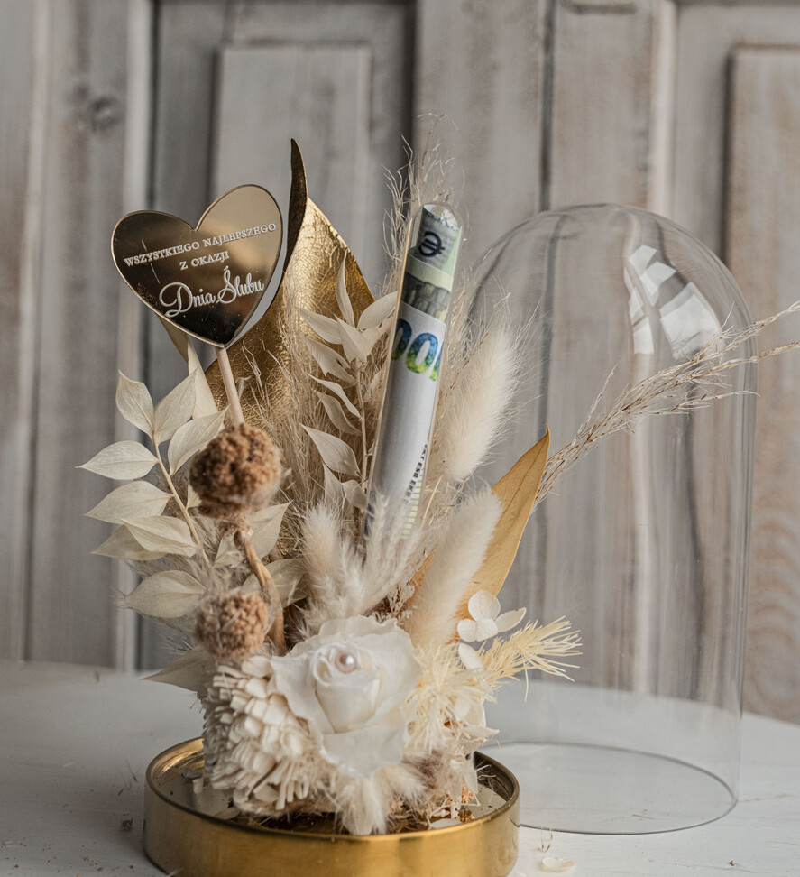  Prezenty dla Młodej Pary  flowerbox, kartki z życzeniami, pudełka na prezenty prezent ślubny dla Pary Młodej, w co zapakować pieniądze dla młodej pary, kompozycja kwiatowa w szklanej kopule, fiolka na pieniądze dla młodej pary, flowerbox z suszków 3