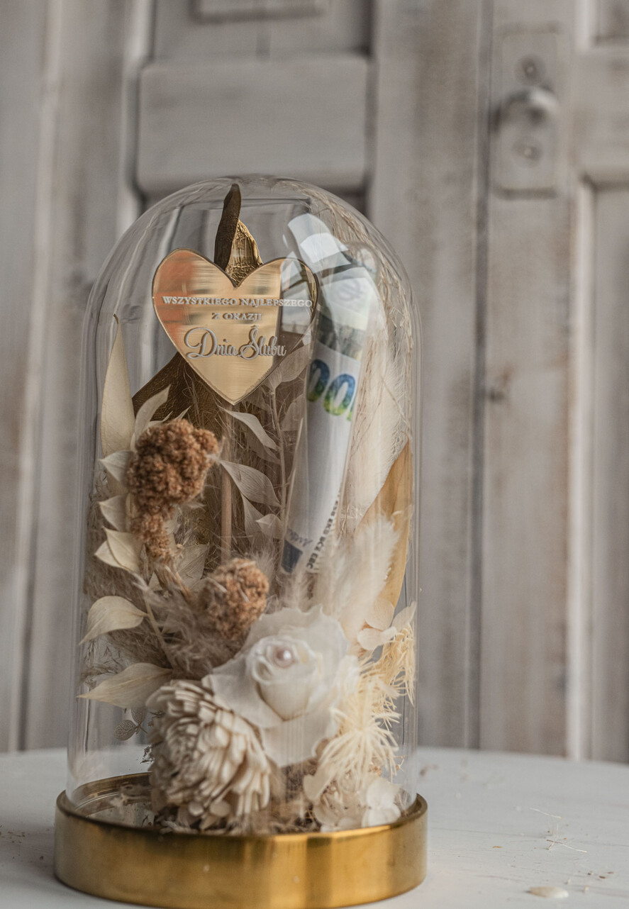  Prezenty dla Młodej Pary  flowerbox, kartki z życzeniami, pudełka na prezenty prezent ślubny dla Pary Młodej, w co zapakować pieniądze dla młodej pary, kompozycja kwiatowa w szklanej kopule, fiolka na pieniądze dla młodej pary, flowerbox z suszków 4