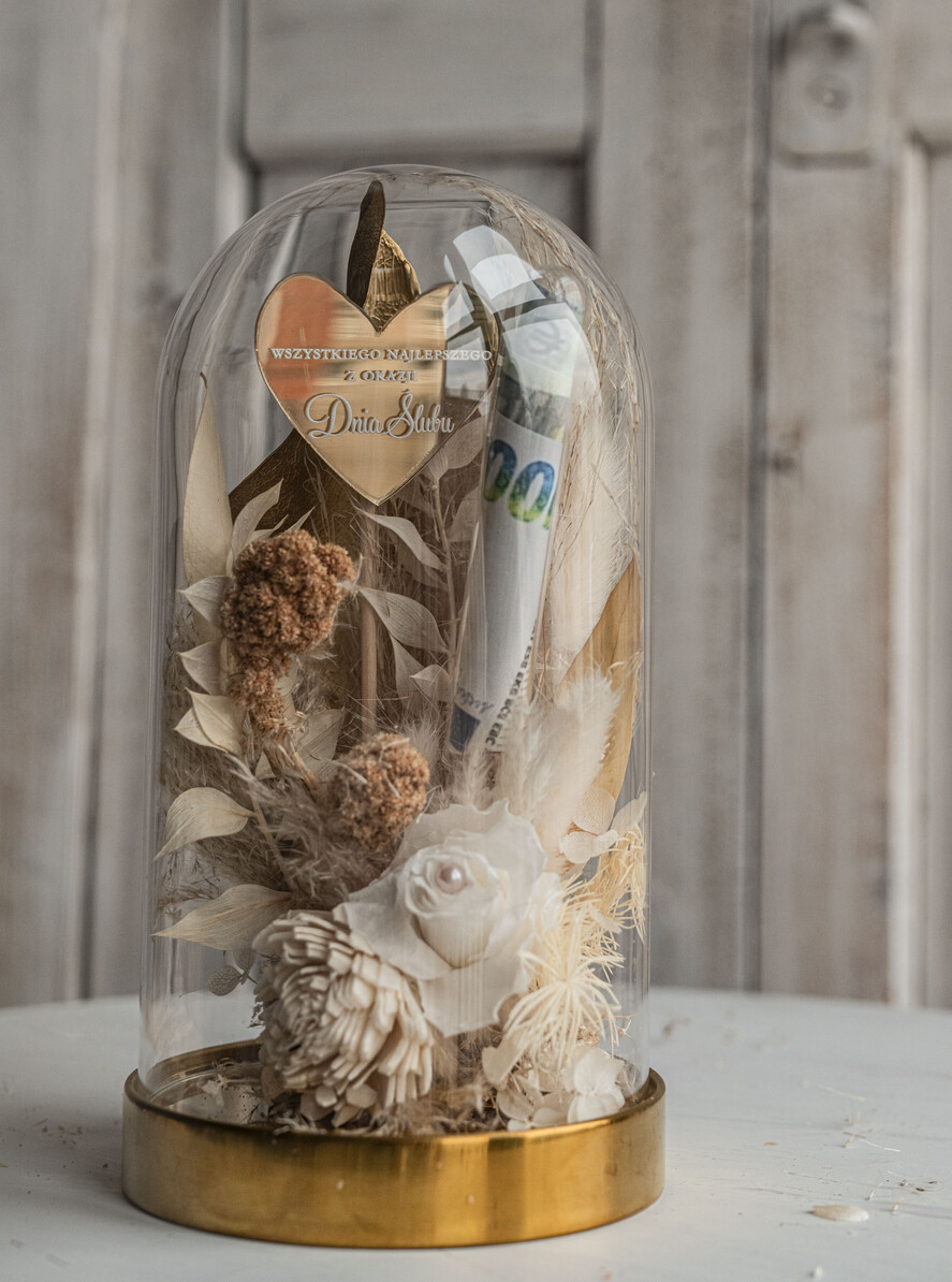  Prezenty dla Młodej Pary  flowerbox, kartki z życzeniami, pudełka na prezenty prezent ślubny dla Pary Młodej, w co zapakować pieniądze dla młodej pary, kompozycja kwiatowa w szklanej kopule, fiolka na pieniądze dla młodej pary, flowerbox z suszków 6