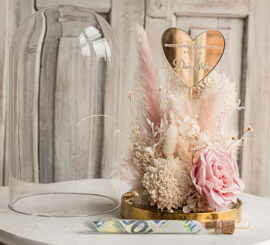  Prezenty dla Młodej Pary  flowerbox, kartki z życzeniami, pudełka na prezenty Pomysł na prezent ślubny dla Młodej Pary, pomysł na wręczenie pieniędzy Młodej Parze, co zamiast kwiatów fiolka na pieniądze, kwiaty w szkle, suszone kwiaty w kopule1