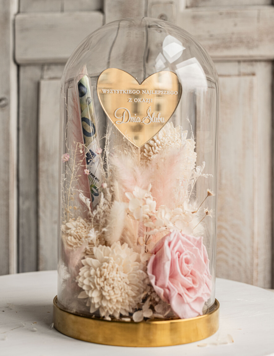 Prezenty dla Młodej Pary  flowerbox, kartki z życzeniami, pudełka na prezenty Pomysł na prezent ślubny dla Młodej Pary, pomysł na wręczenie pieniędzy Młodej Parze, co zamiast kwiatów fiolka na pieniądze, kwiaty w szkle, suszone kwiaty w kopule3