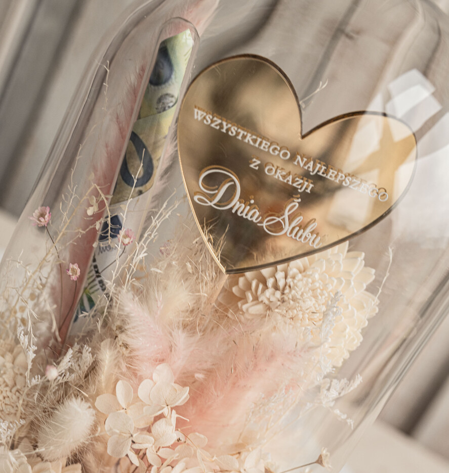  Prezenty dla Młodej Pary  flowerbox, kartki z życzeniami, pudełka na prezenty Pomysł na prezent ślubny dla Młodej Pary, pomysł na wręczenie pieniędzy Młodej Parze, co zamiast kwiatów fiolka na pieniądze, kwiaty w szkle, suszone kwiaty w kopule5