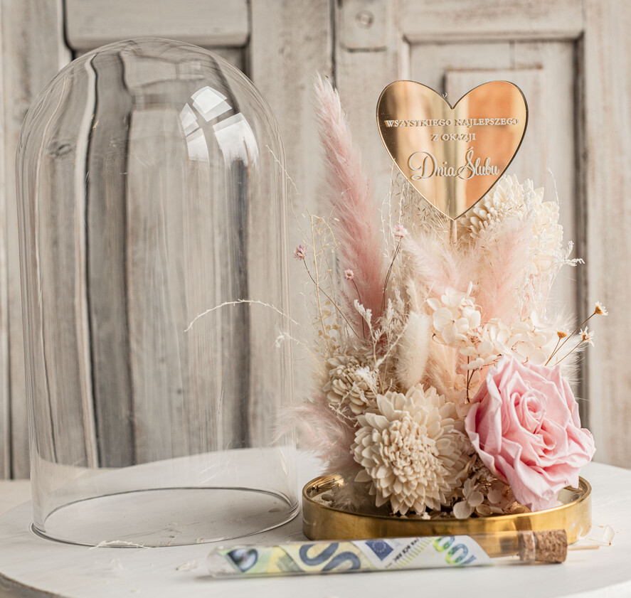  Prezenty dla Młodej Pary  flowerbox, kartki z życzeniami, pudełka na prezenty Pomysł na prezent ślubny dla Młodej Pary, pomysł na wręczenie pieniędzy Młodej Parze, co zamiast kwiatów fiolka na pieniądze, kwiaty w szkle, suszone kwiaty w kopule6