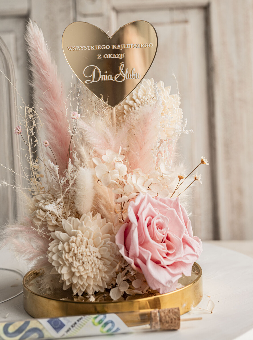  Prezenty dla Młodej Pary  flowerbox, kartki z życzeniami, pudełka na prezenty Pomysł na prezent ślubny dla Młodej Pary, pomysł na wręczenie pieniędzy Młodej Parze, co zamiast kwiatów fiolka na pieniądze, kwiaty w szkle, suszone kwiaty w kopule8