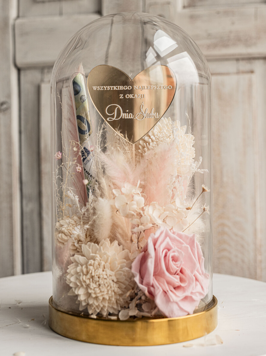  Prezenty dla Młodej Pary  flowerbox, kartki z życzeniami, pudełka na prezenty Pomysł na prezent ślubny dla Młodej Pary, pomysł na wręczenie pieniędzy Młodej Parze, co zamiast kwiatów fiolka na pieniądze, kwiaty w szkle, suszone kwiaty w kopule9