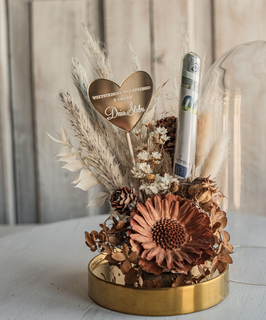  Prezenty dla Młodej Pary  flowerbox, kartki z życzeniami, pudełka na prezenty prezenty z okazji ślubu dla Pary Młodej, kwiaty w szklanej kopule, kompozycja kwiatowa w szklanej kopule, fiolka na pieniądze dla młodej pary, suszone kwiaty w szkle3