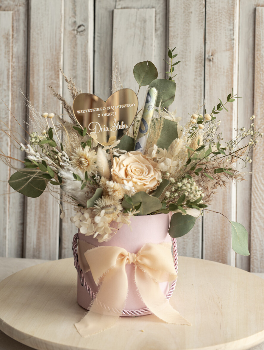  Prezenty dla Młodej Pary  flowerbox, kartki z życzeniami, pudełka na prezenty kwiaty dla Pary Młodej flowerbox z suszonych kwiatów, pomysł na wręczenie pieniędzy Parze Młodej, kwiaty dla Pary Młodej w pudełku, kompozycja z suszonych kwiatów 6