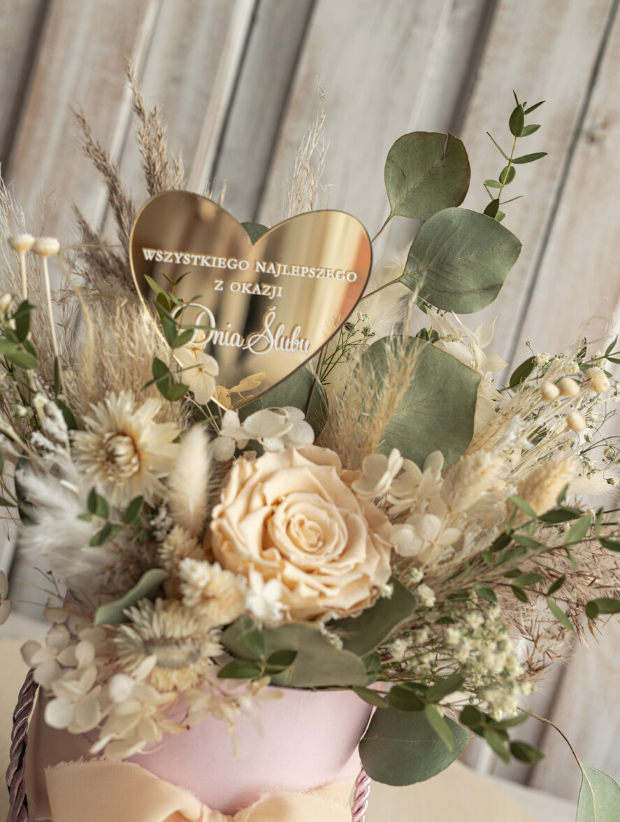  Prezenty dla Młodej Pary  flowerbox, kartki z życzeniami, pudełka na prezenty kwiaty dla Pary Młodej flowerbox z suszonych kwiatów, pomysł na wręczenie pieniędzy Parze Młodej, kwiaty dla Pary Młodej w pudełku, kompozycja z suszonych kwiatów 7