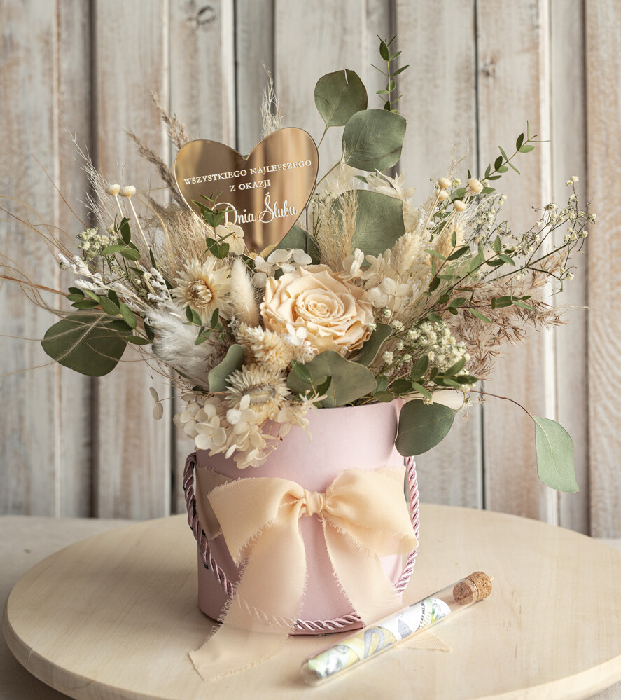  Prezenty dla Młodej Pary  flowerbox, kartki z życzeniami, pudełka na prezenty kwiaty dla Pary Młodej flowerbox z suszonych kwiatów, pomysł na wręczenie pieniędzy Parze Młodej, kwiaty dla Pary Młodej w pudełku, kompozycja z suszonych kwiatów 8