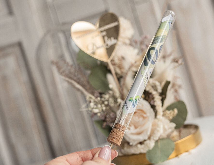  Prezenty dla Młodej Pary  flowerbox, kartki z życzeniami, pudełka na prezenty Pomysł na prezent ślubny dla Młodej Pary, pomysł na wręczenie pieniędzy Młodej Parze, co zamiast kwiatów fiolka na pieniądze, kwiaty w szkle, suszone kwiaty w kopule4