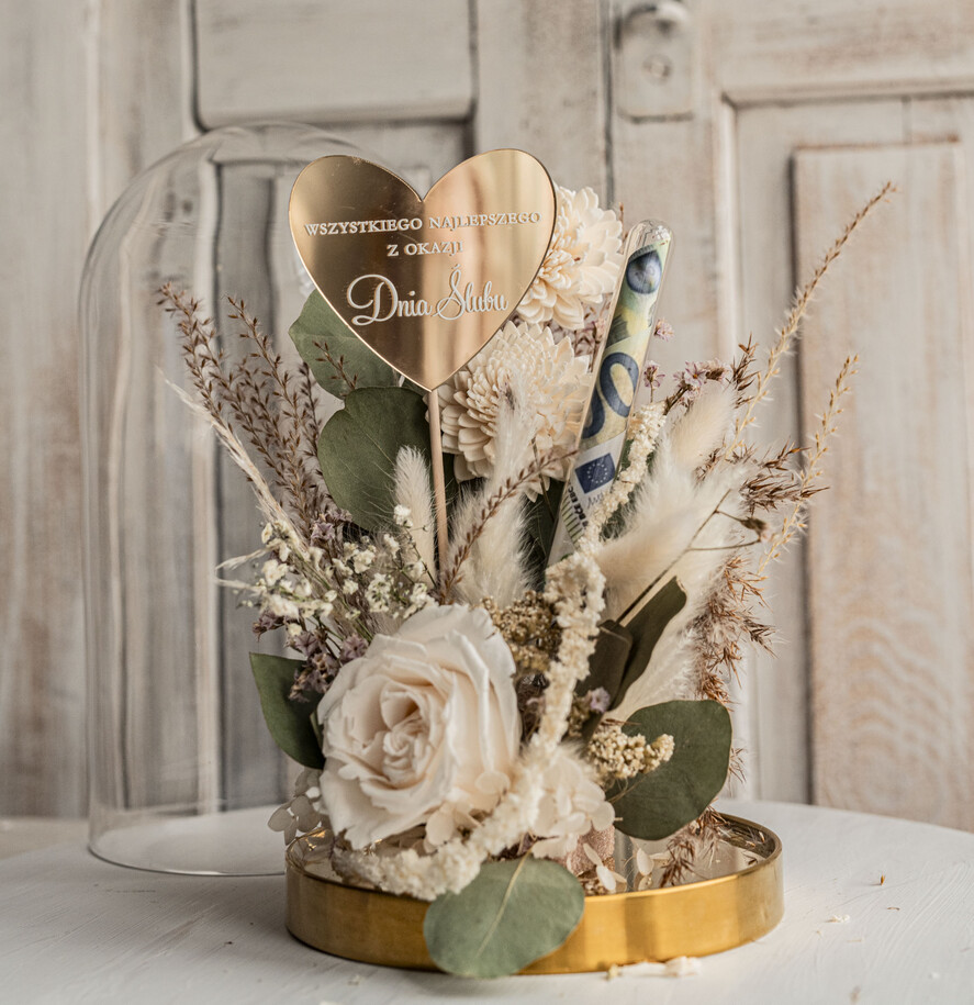  Prezenty dla Młodej Pary  flowerbox, kartki z życzeniami, pudełka na prezenty Pomysł na prezent ślubny dla Młodej Pary, pomysł na wręczenie pieniędzy Młodej Parze, co zamiast kwiatów fiolka na pieniądze, kwiaty w szkle, suszone kwiaty w kopule5