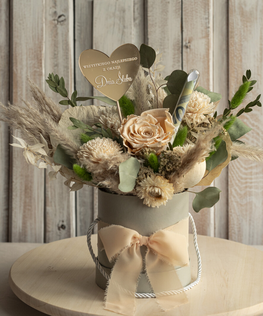  Prezenty dla Młodej Pary  flowerbox, kartki z życzeniami, pudełka na prezenty prezent dla Pary Młodej flowerbox z suszonych kwiatów, pomysł na wręczenie pieniędzy Parze Młodej, kwiaty dla Pary Młodej w pudełku, kompozycja z suszonych kwiatów 3