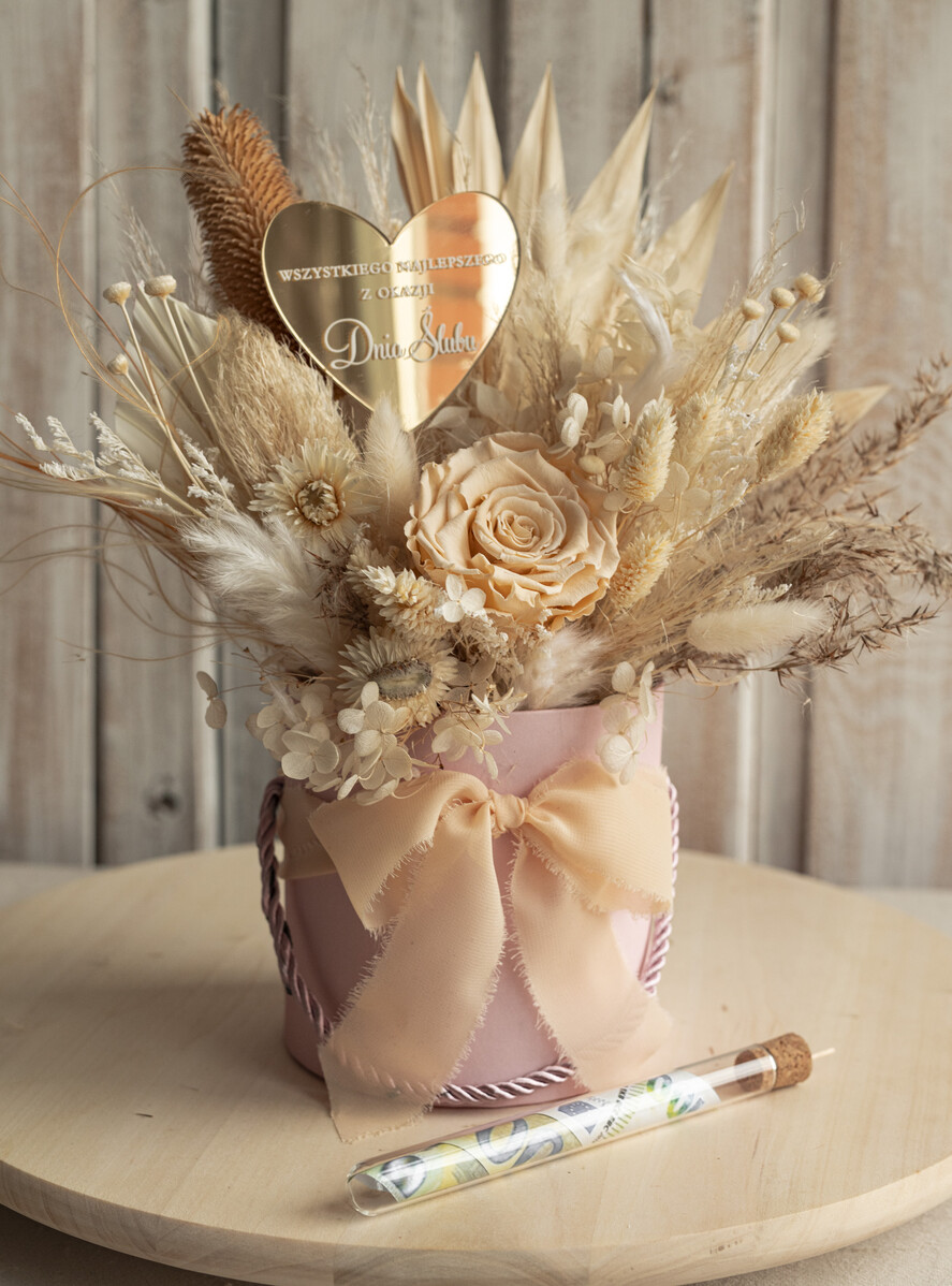  Prezenty dla Młodej Pary  flowerbox, kartki z życzeniami, pudełka na prezenty kwiaty dla Pary Młodej flowerbox z suszonych kwiatów, pomysł na wręczenie pieniędzy Parze Młodej, kwiaty dla Pary Młodej w pudełku, kompozycja z suszonych kwiatów8