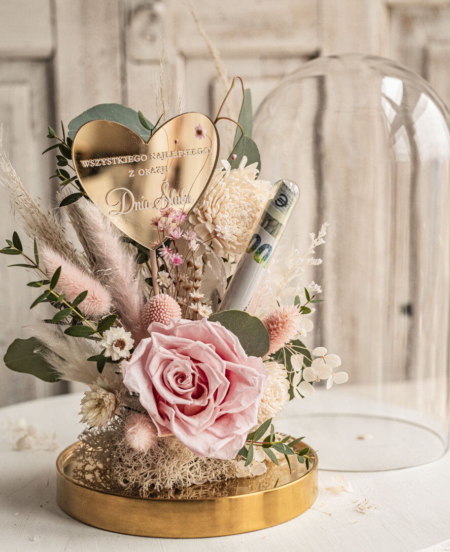  Prezenty dla Młodej Pary  flowerbox, kartki z życzeniami, pudełka na prezenty prezenty z okazji ślubu dla Pary Młodej, w co zapakować pieniądze dla pary młodej, kompozycja kwiatowa w szklanej kopule, fiolka na pieniądze dla młodej pary, różowo zielony flowerbox3