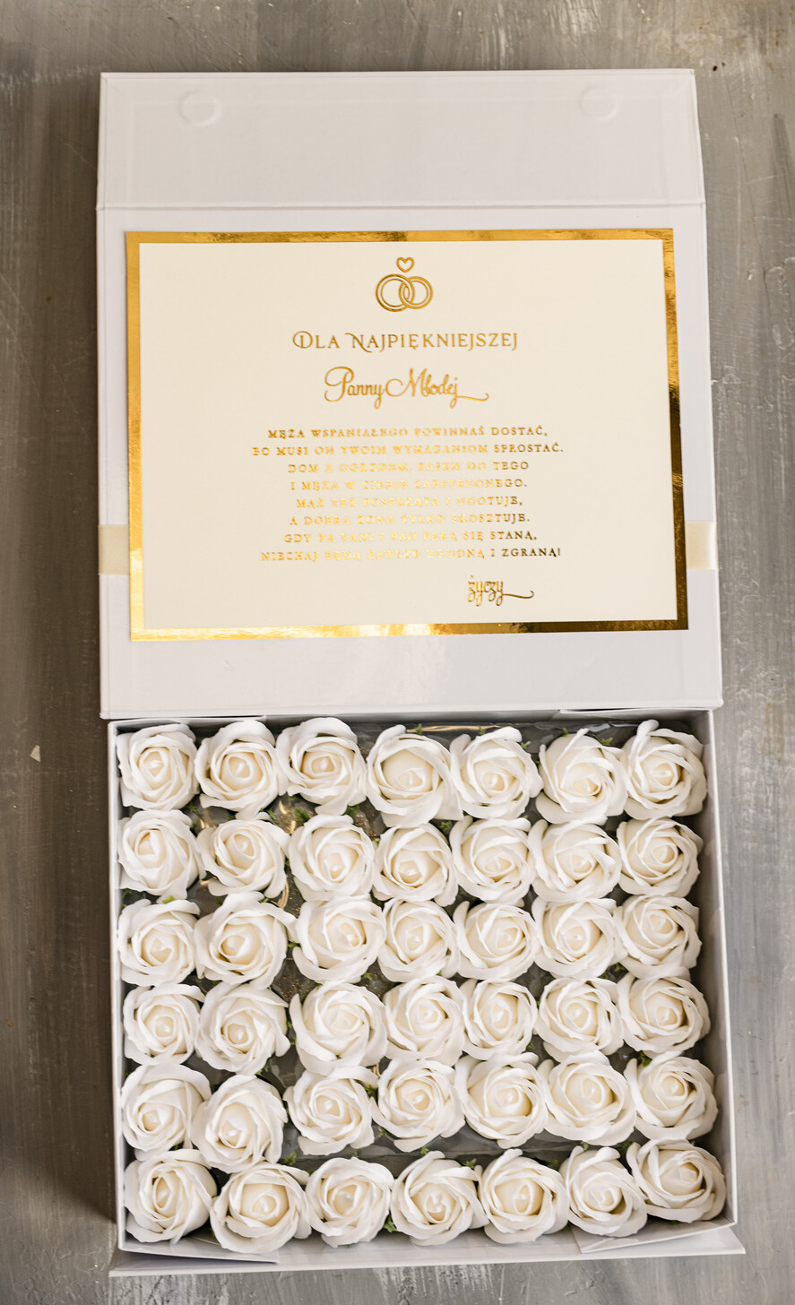 Prezenty dla Panny Młodej  zestawy w ozdobnych pudełkach  Gotowy Zapakowany Prezent dla Panny Młodej mydlane róże do kąpieli, elegancki prezent dla Panny Młodej0