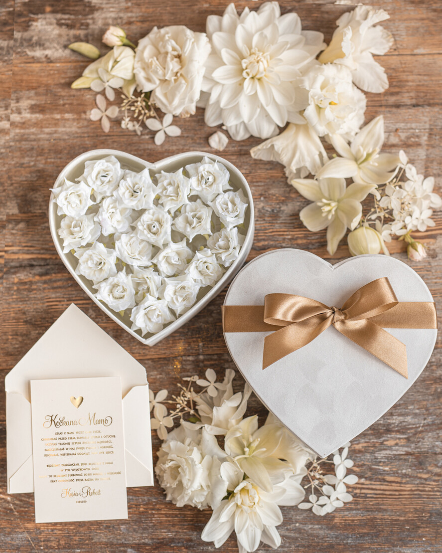 Prezenty, Podziękowania dla Mamy  pudełka na prezenty, słodkości, bransoletki  prezent dla Mamy na weselu, welurowe serce ze sztucznymi kwiatami, serce prezent dla Mamy 0