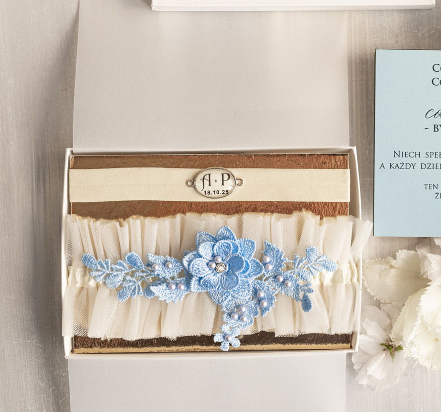 Prezenty dla Panny Młodej  podwiązki ślubne  Prezent dla Panny Młodej od Świadkowej, zestaw prezentowy na panieński, cos niebieskiego podwiązka ślubna1