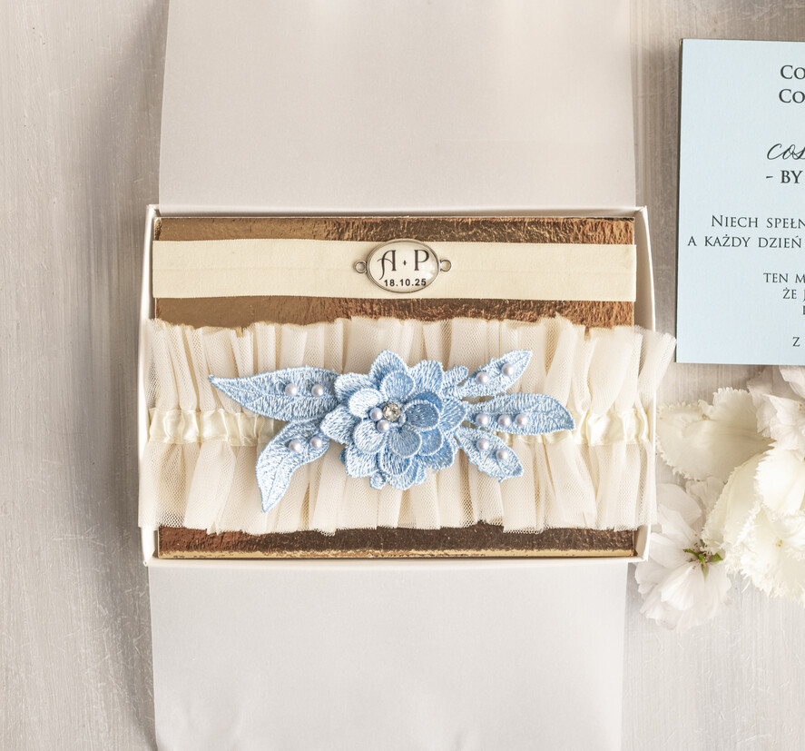 Prezenty dla Panny Młodej  podwiązki ślubne  Prezent dla Panny Młodej od Świadkowej, zestaw prezentowy na panieński, cos niebieskiego podwiązka ślubna1