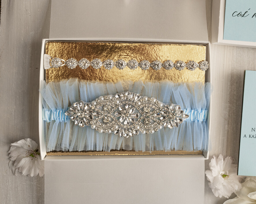 Prezenty dla Panny Młodej  podwiązki ślubne  Prezent dla Panny Młodej od Świadkowej, zestaw prezentowy na panieński, cos niebieskiego podwiązka ślubna1