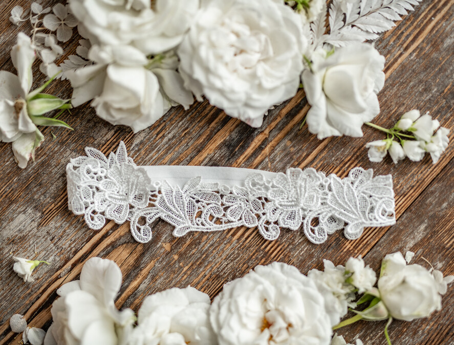 Prezenty dla Panny Młodej  podwiązki ślubne  Prezent podwiązka ślubna dla panny młodej w zestawie z czekoladkami kartką i pudełeczkiem, box prezentowy na wieczór panieński4