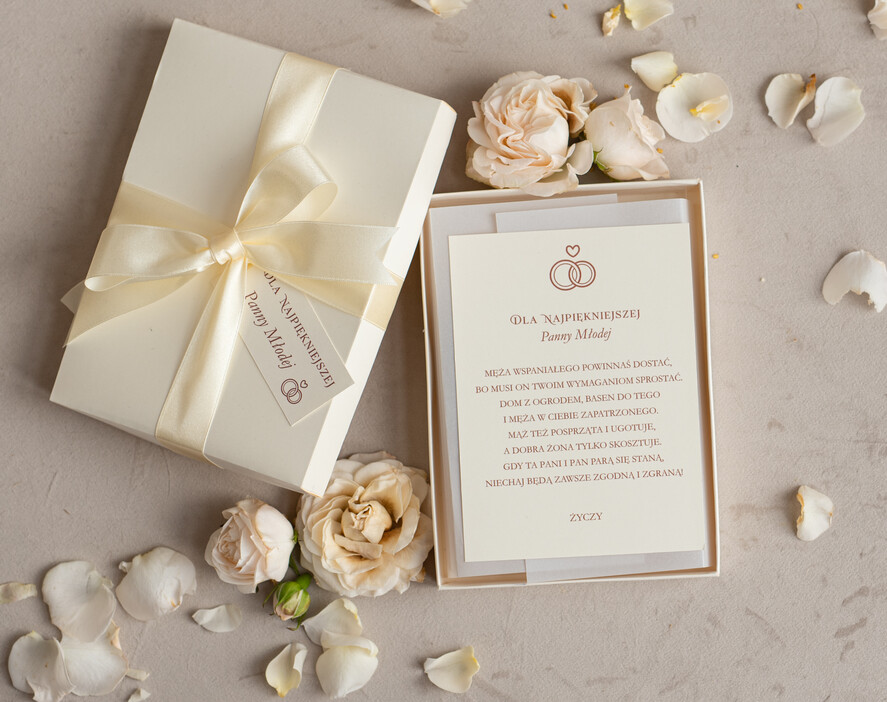 Prezenty dla Panny Młodej  podwiązki ślubne  Zestaw dwóch podwiązek ślubnych dla panny młodej w pudełeczku z kartką, box prezentowy na wieczór panieński, coś niebieskiego presonalizowana tiulowa podwiazka ślubna prezent od świadkowej dla panny młodej10