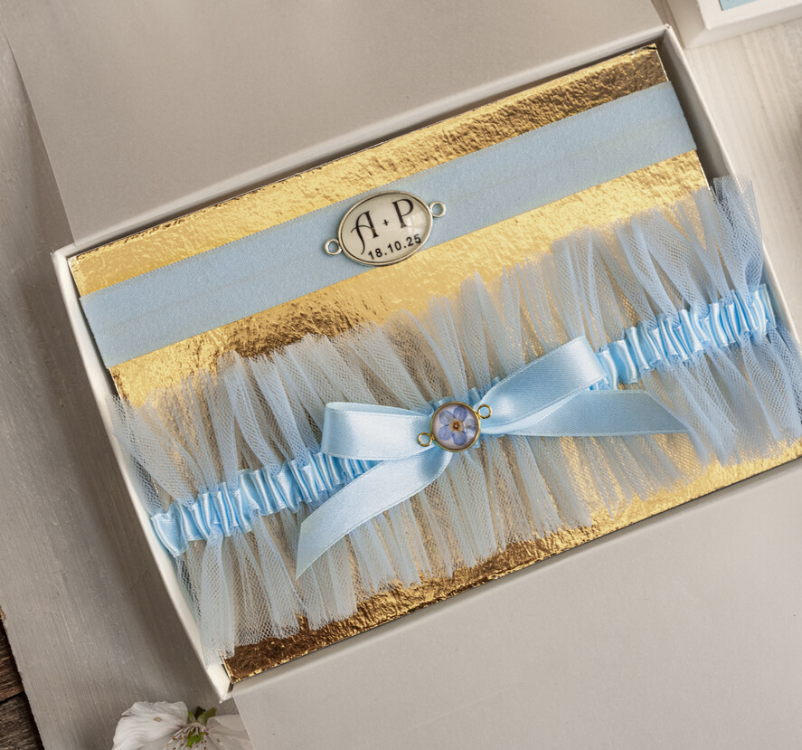 Prezenty dla Panny Młodej  podwiązki ślubne  Prezent dla Panny Młodej od Świadkowej z niezapominajka, zestaw prezentowy na panieński, cos niebieskiego podwiązka ślubna2